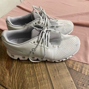 Like New Oncloud Sneakers